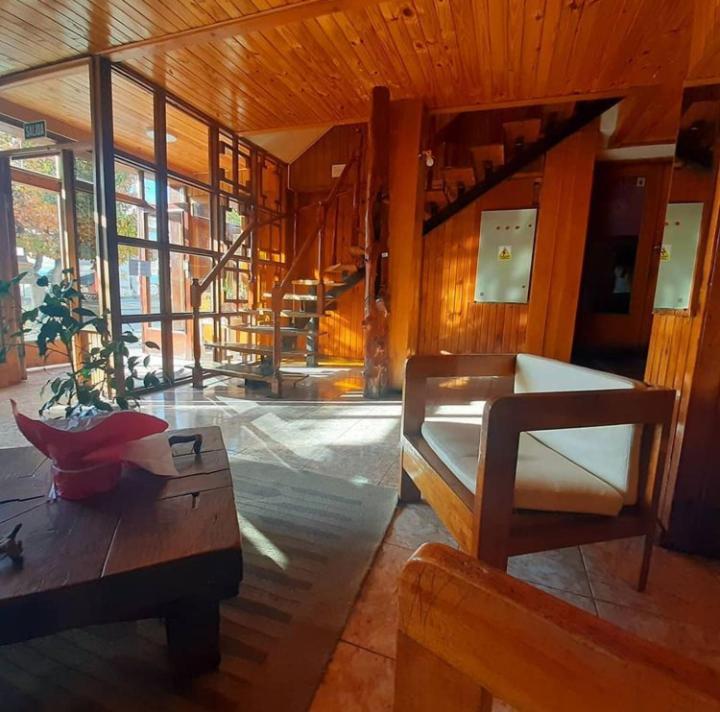 Hotel Alojamiento Curru Leuvu Bariloche Esterno foto