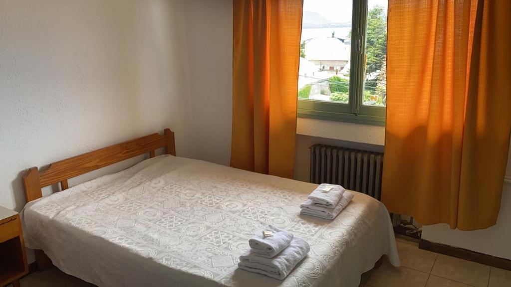 Hotel Alojamiento Curru Leuvu Bariloche Esterno foto